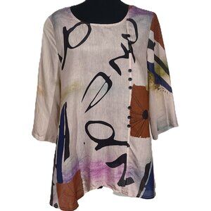 ABSTRACT MULTI COLOR PULL OVER 3/4 SLEEVE TOP WITH BUTTON DETAIL